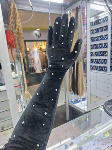 دستکش مجلسی مخمل بلند مشکی با دیزاین نگین و سنگ چک